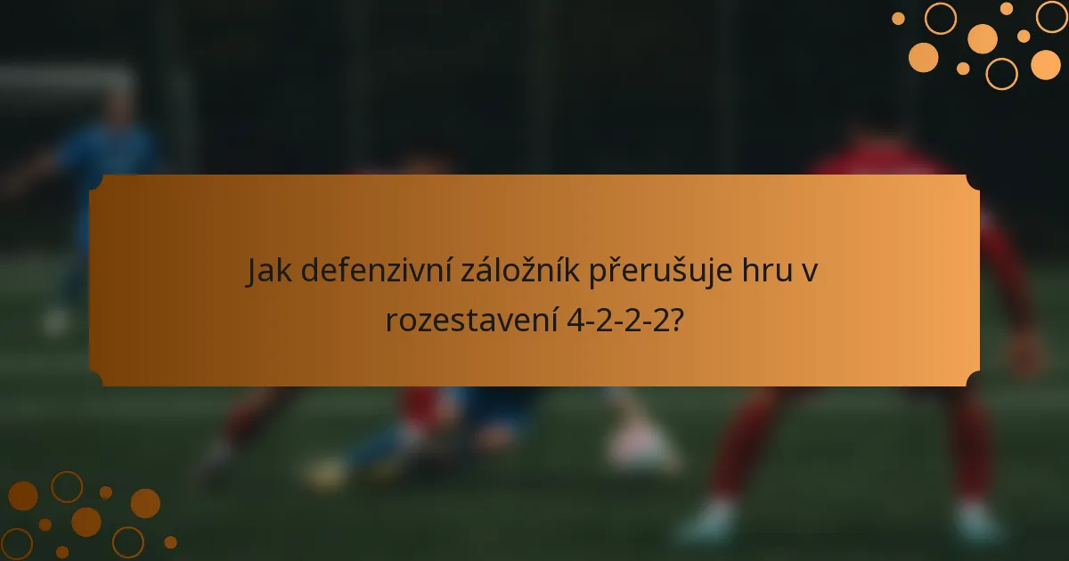 Jak defenzivní záložník přerušuje hru v rozestavení 4-2-2-2?